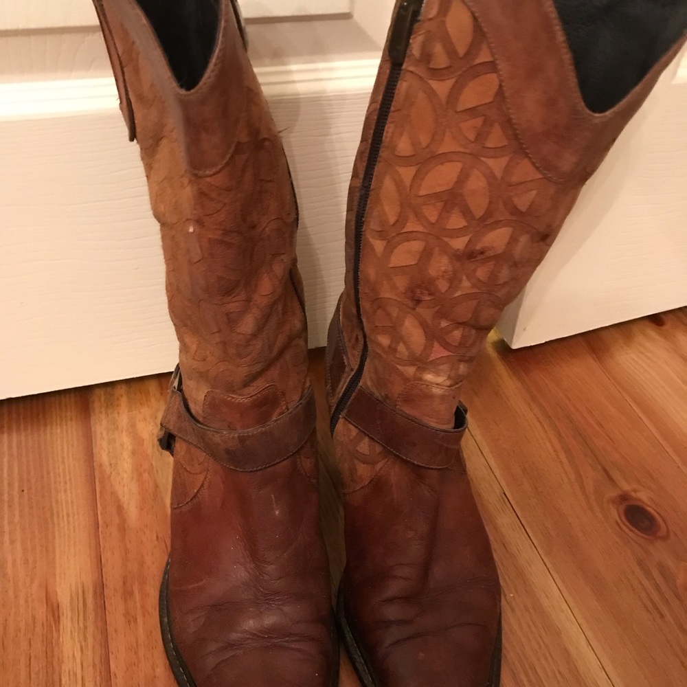 Donald Pliner Peace “ Jora” boots 8.5